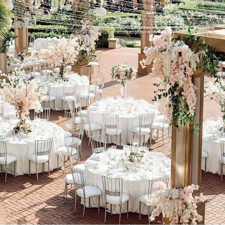 HappyWedding.Lifeさんのインスタグラム写真 - (HappyWedding.LifeInstagram)「จัดงานแต่งแกรนด์ๆ เอ้าท์ดอร์ . . Get more inspiration 🔽 https://happywedding.life/th/wedding-deco 🔍 ตกแต่งงานแต่ง . . #backdrop #weddingmemories #weddingplanning #weddingthailand #happywedding #happyweddinglife #bride #engaged #engagement #wedding #weddings #weddingideas #weddinginspiration #weddingflowers #weddingday #realwedding #love #bridal #Decoration #weddingdecorations #happyweddingth #ไอเดียงานแต่งงาน #ไอเดียตกแต่งงานแต่ง #จัดงานแต่งงาน #ตกแต่งงานแต่งราคาถูก #ตกแต่งสถานที่ . . nice idea via >> @myoverseaswedding」4月30日 23時25分 - happywedding.life
