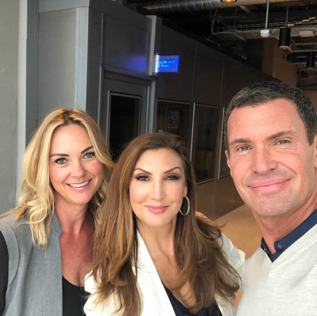ヘザー・マクドナルドのインスタグラム：「Enjoy my trying to be sexy face with a bit of a lazy eye. I’m on @jljefflewis at 8am on @radioandysxm」