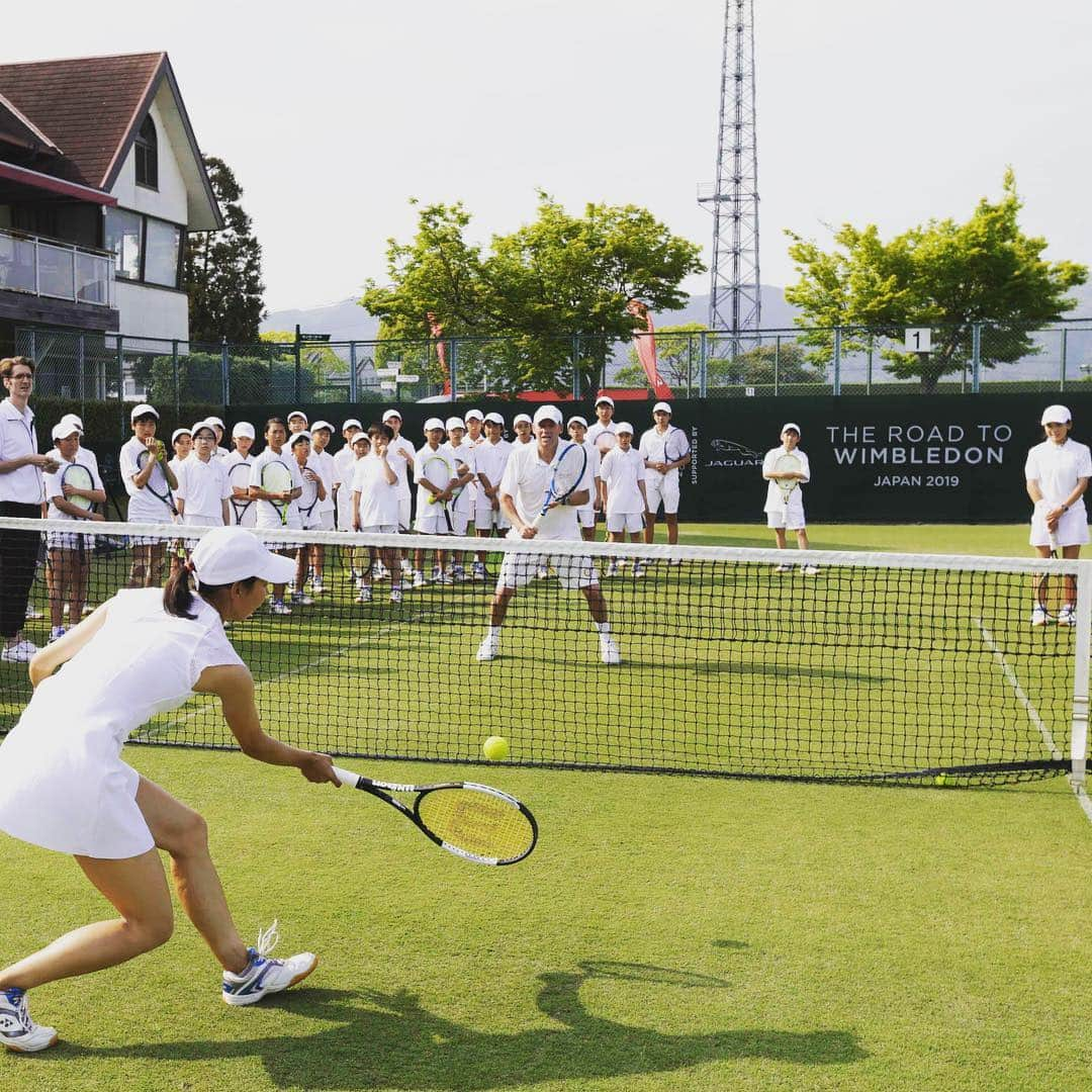 フローラン・ダバディーさんのインスタグラム写真 - (フローラン・ダバディーInstagram)「Remembering a great week of tennis in Saga. From the first clinic with #mayohibi and @risaozaki410 to the #roadtowimbledonjapan ceremony.  日比万葉選手の完璧なローボレー、大会最終日の表彰式と、打ち上げに友達たちとスーパー大ブレーキ！Thank you #roadtowimbledon2019  Pictures by 真野さん©️」4月30日 23時37分 - florent_dabadie