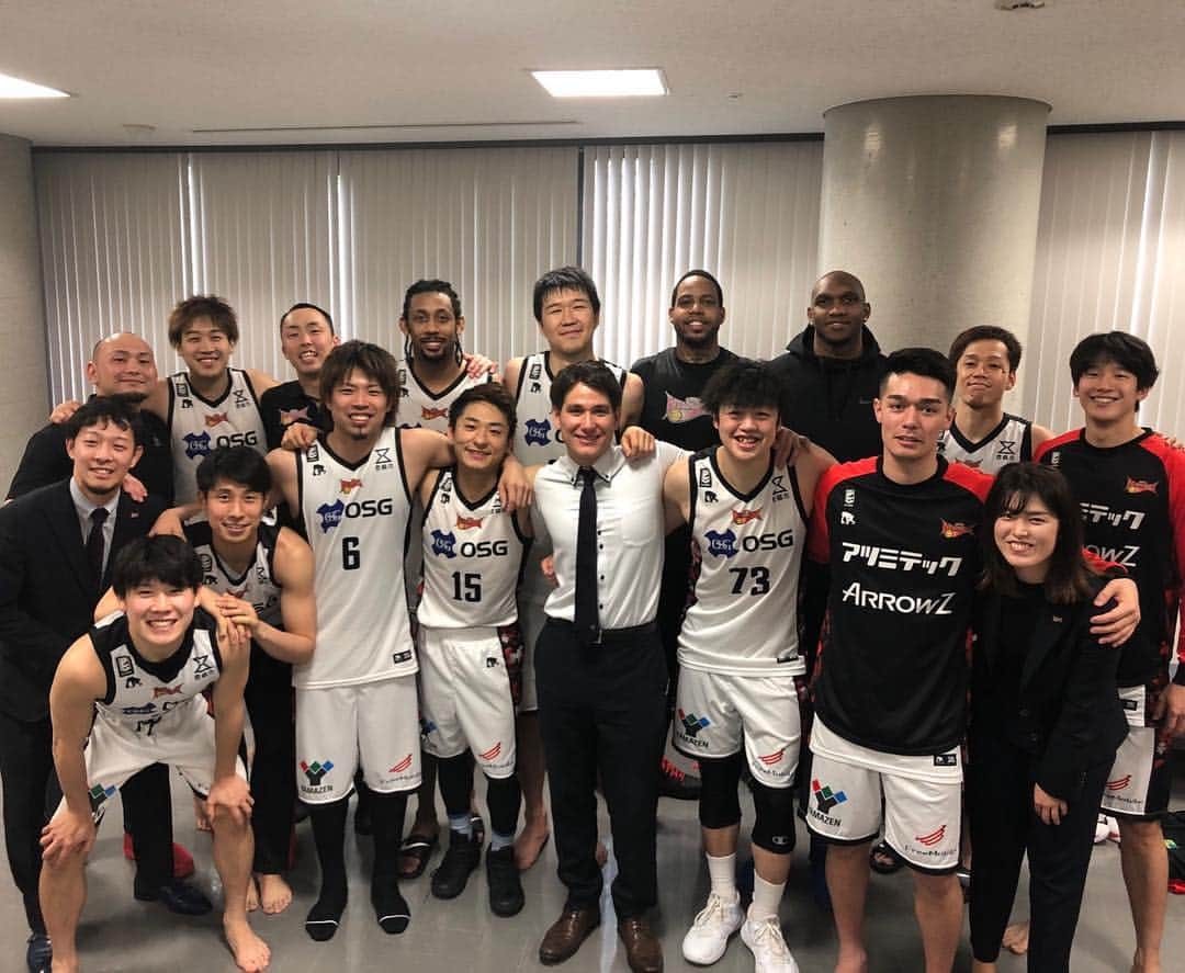 岡田慎吾のインスタグラム：「18-19シーズンもたくさんのご声援、ご支援ありがとうございました。年々ホームアリーナのパワーが大きくなっているのを感じます。支えてくださっている全ての方々に感謝いたします。本当にありがとうございました。#三遠ネオフェニックス #もうみんなトレーニング頑張ってます」