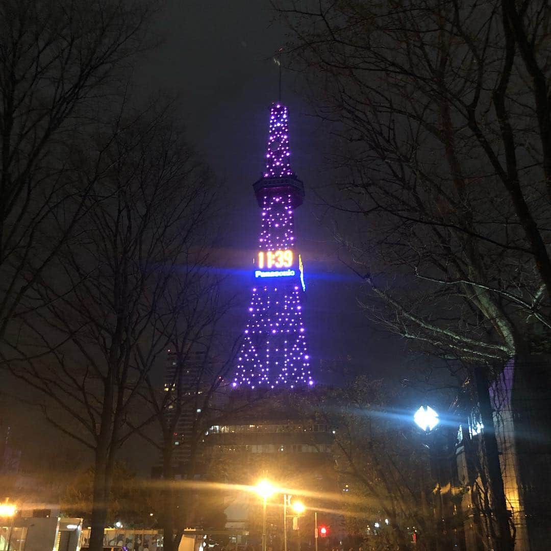 のインスタグラム：「令和へむけ  さっぽろテレビ塔カウントダウン！  ひと集まってきました。  #みんテレ  #カウントダウン #令和 #平成」