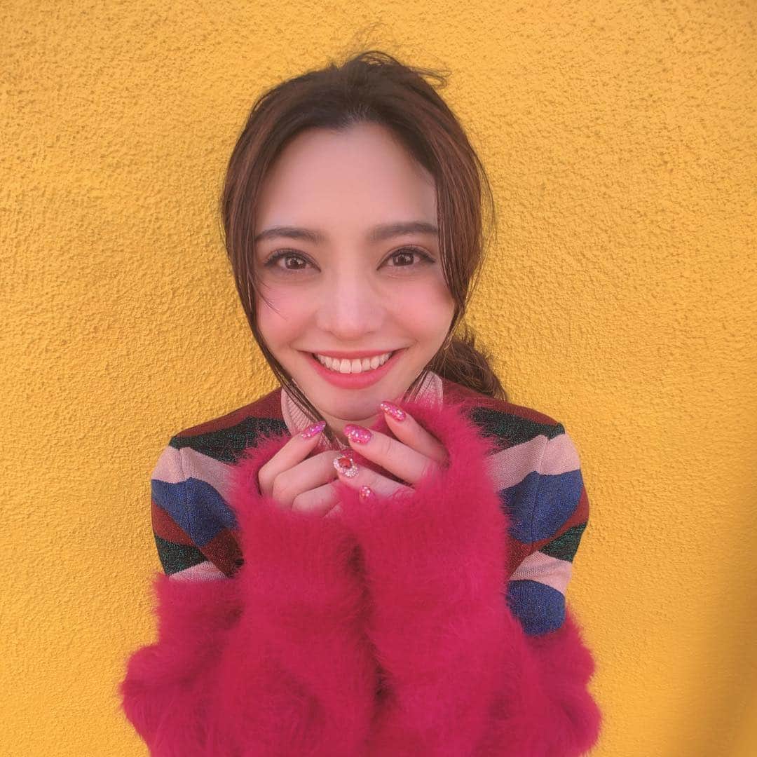 のインスタグラム：「ありがとう平成。 平成元年に産まれ、かけがえない家族と仲間とも出逢えてとても幸せ。 心痛いこともステキな事も幾度なく塗り替えられても、世界中が幸せになりますようにと本当に心から願う。 楽しく笑って時には泣いて悔しがって、乗り越えてまた思い出の時間を過ごして、今しかない時間を人生一度っきり楽しみましょう💫 #笑顔満載の連続 #地元の友人チョイス #平成最後  #幸せいっぱい #笑顔いっぱい #平和になりますように」