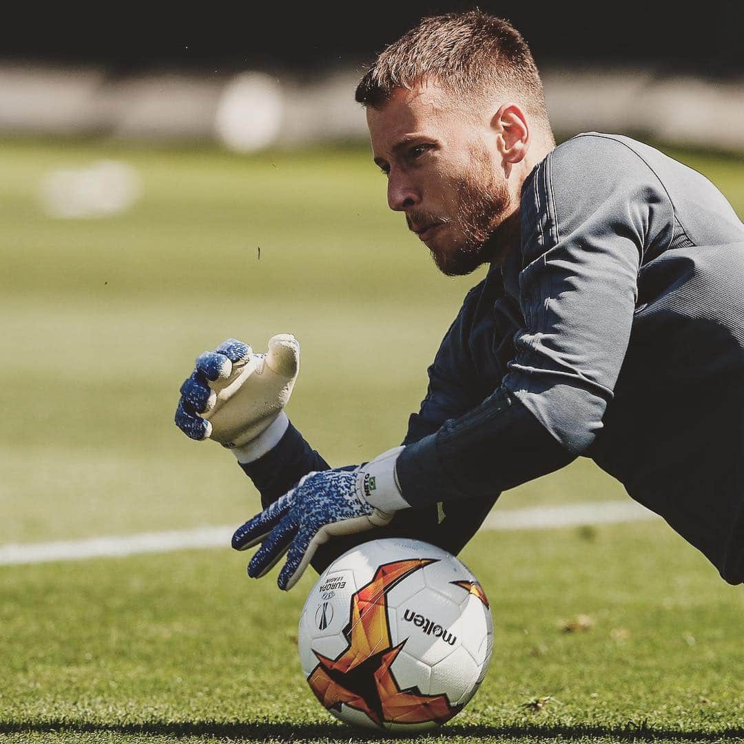 ノルベルト・ムラーラ・ネトのインスタグラム：「¡Seguimos trabajando! 👐🏼⚽️ #valenciacf」