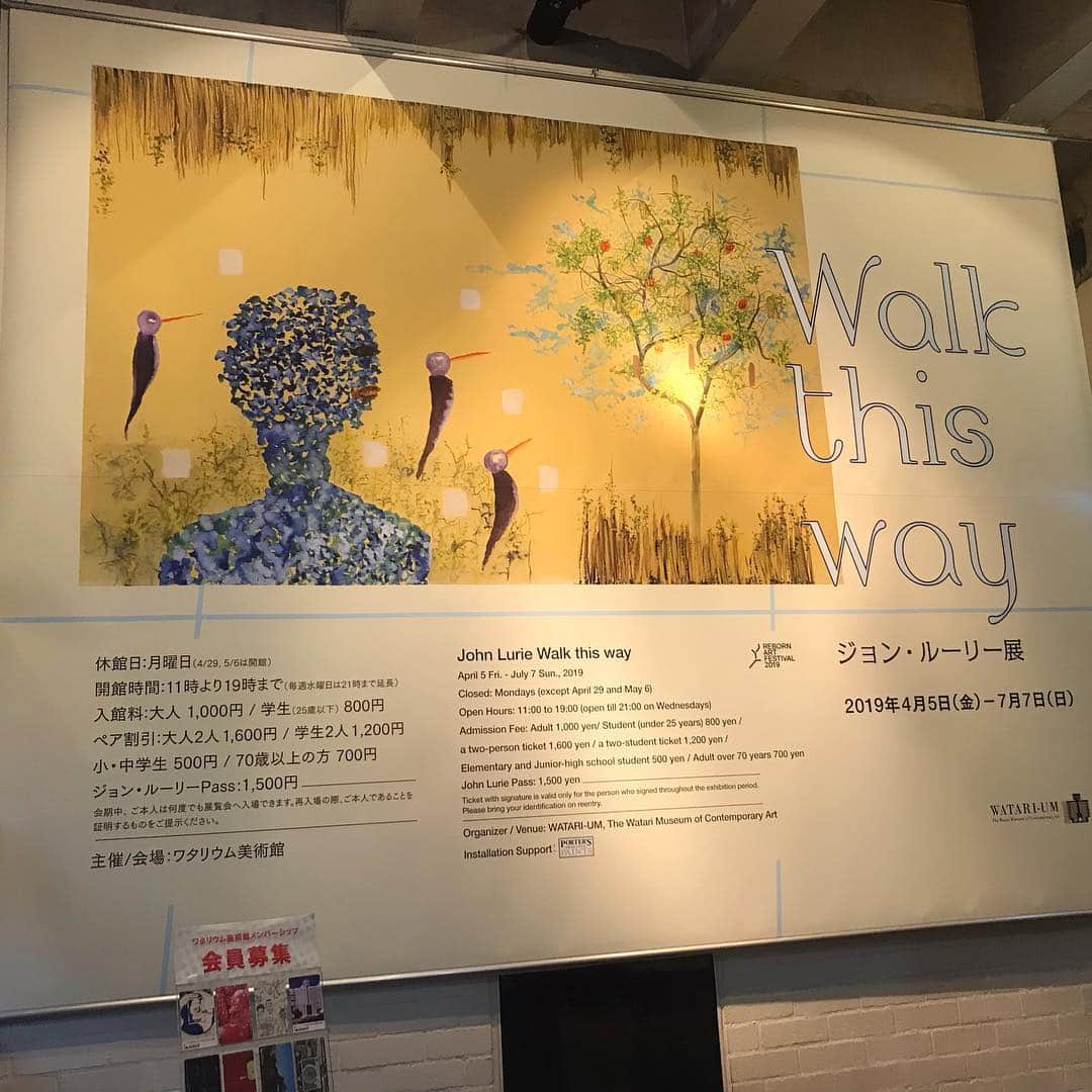 松本野々歩さんのインスタグラム写真 - (松本野々歩Instagram)「思いがけず 大好きだ！と思う絵描きに出逢った 題名のセンスも すてき  サックスプレイヤーでもある彼に なんか 呼ばれた感じがした  ジョン・ルーリー展 「Walk this way」 ワタリウム美術館で 7月7日まで  平成最後の日 いい出逢い！  あと 令和は 若かれし頃みたいに  もっと東京をぶらぶらするのもいいな  せっかく東京に住んでるんだもんね  裏原歩くなんて なん年ぶりだったかしら （今も 「裏原」って言うのかな・・） 久しぶりすぎて「キャットストリート」のこと 「キャットウォーク」って言って 突っ込まれるってゆう  #johnlurie  #ワタリウム美術館」4月30日 23時47分 - nonohoms
