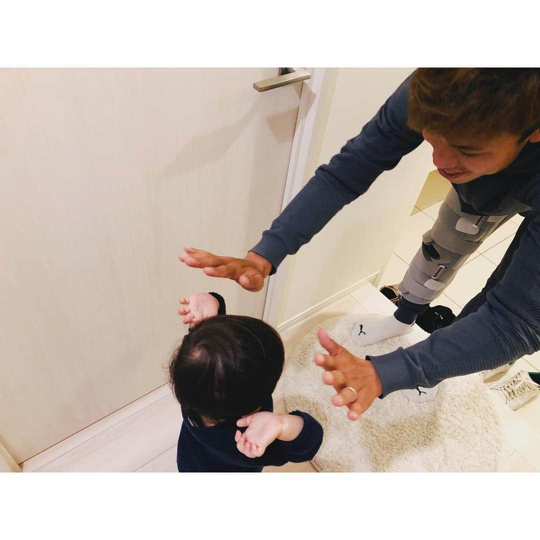 姫野れみさんのインスタグラム写真 - (姫野れみInstagram)「平成最後の日なのでディナーへ！ 平成6年生まれ たくさんの思い出がある平成に ノンアルコールで乾杯しました🥂 外出もほとんどできないので 病院帰りに行ったのですが 手術前の気晴らしもなったみたいで良かった✨ 令和もよろしくお願いします🙇🏼‍♀️ ・ 昼間は奥様とお家ランチをしていたので リハビリ帰りにチビちゃんにも会えて 癒されてました🥰可愛いお手手でハイタッチ❤︎ ・ #平成最後 #平成 #令和」4月30日 23時49分 - remi___08