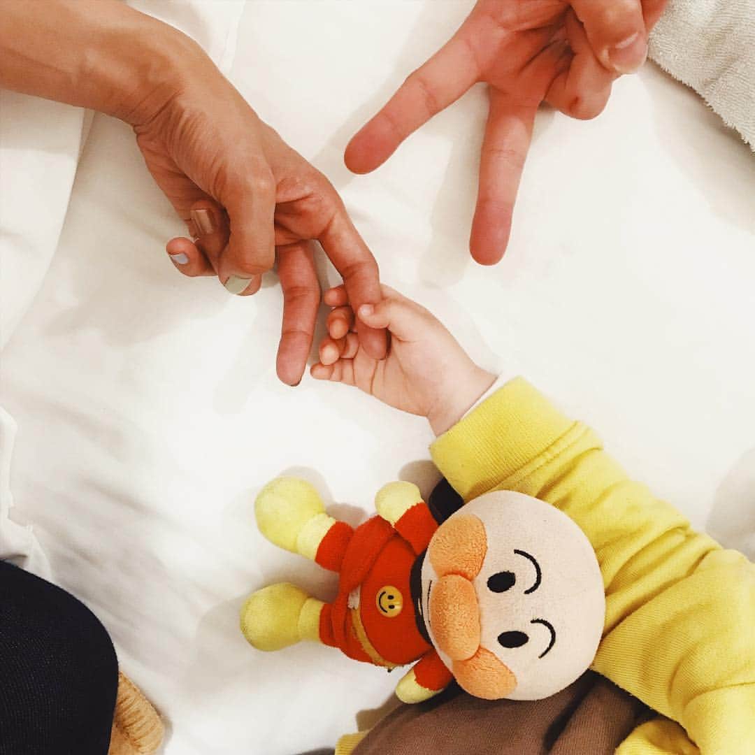のインスタグラム：「平成最後の日は、友人家族達と、旅行に来ています。かなり前から計画していましたが、偶然にも今日。 家族と、友人と、平成という時代に感謝して。。。 出逢わせてくれてありがとう、生まれてきてくれて、ありがとう。 令和という時代が、平和になりますように、想いを込めて。。。」