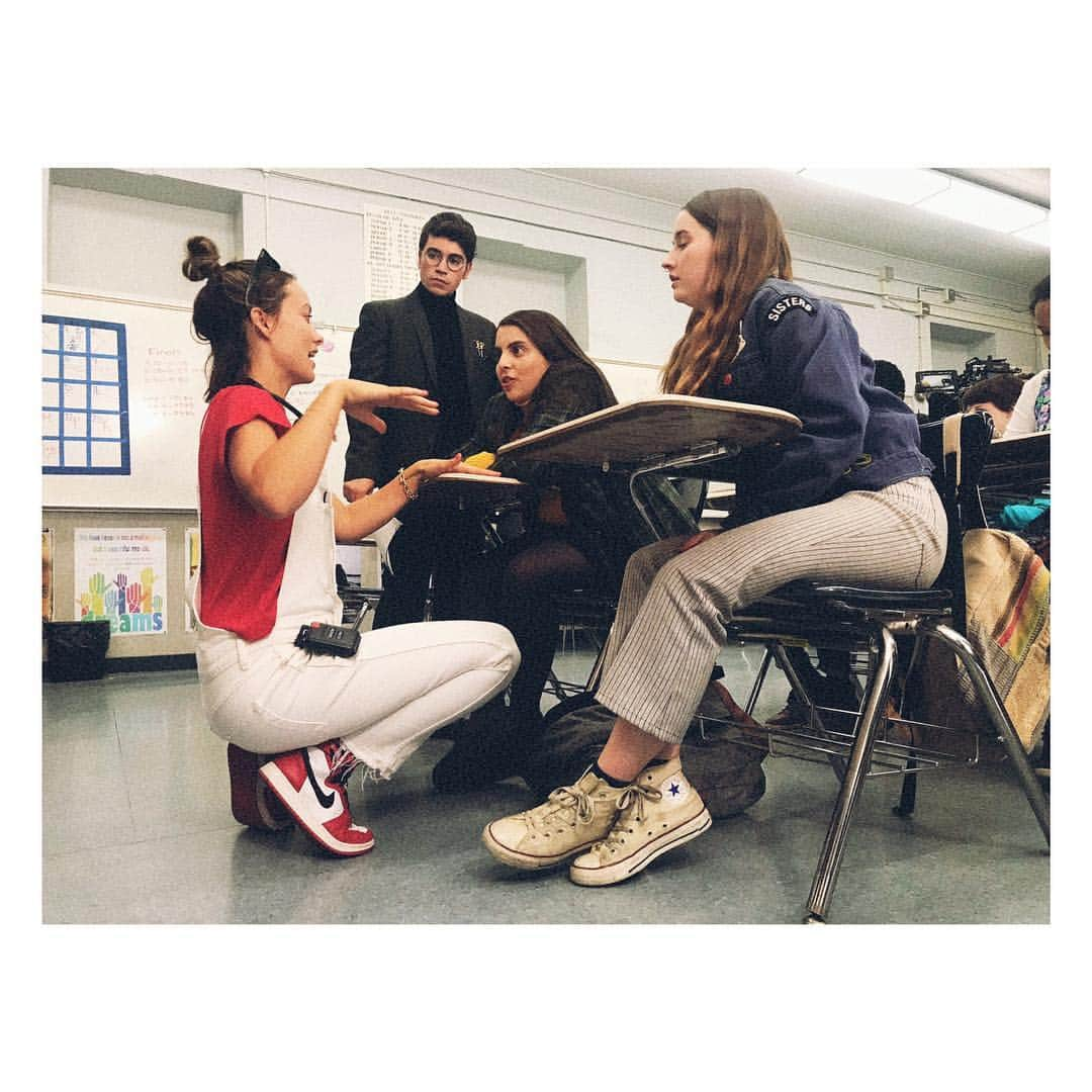 オリヴィア・ワイルドさんのインスタグラム写真 - (オリヴィア・ワイルドInstagram)「Behind the scenes of the scene of my dreams. The geniuses @beaniefeldstein @kaitlyndever and @noahegalvin listening to me yammer on like the patient angels they are. #booksmartmovie #25daysout」4月30日 23時52分 - oliviawilde