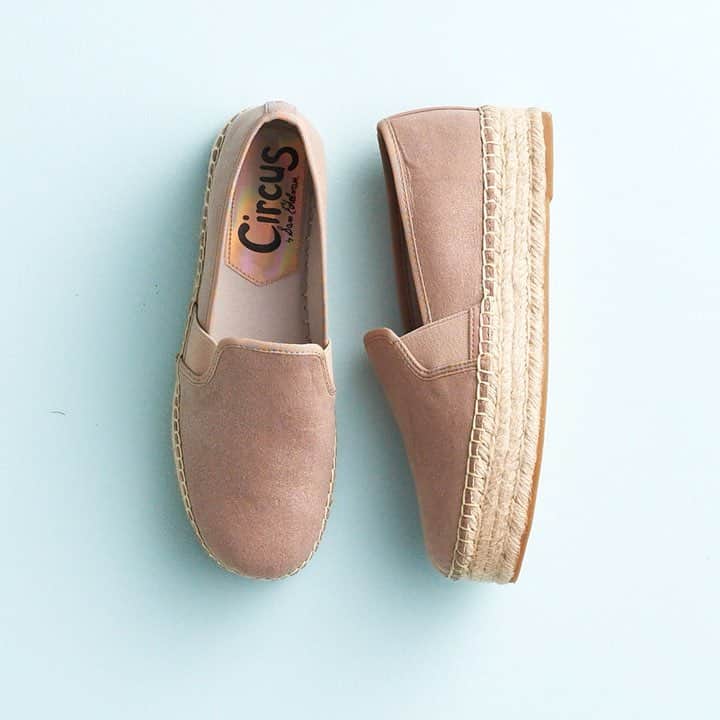 ロック&リパブリックのインスタグラム：「This is not a drill—cute espadrilles have arrived! Tap to shop spring styles by @circusbysamedelman. #tuesdayshoesday #Kohls」