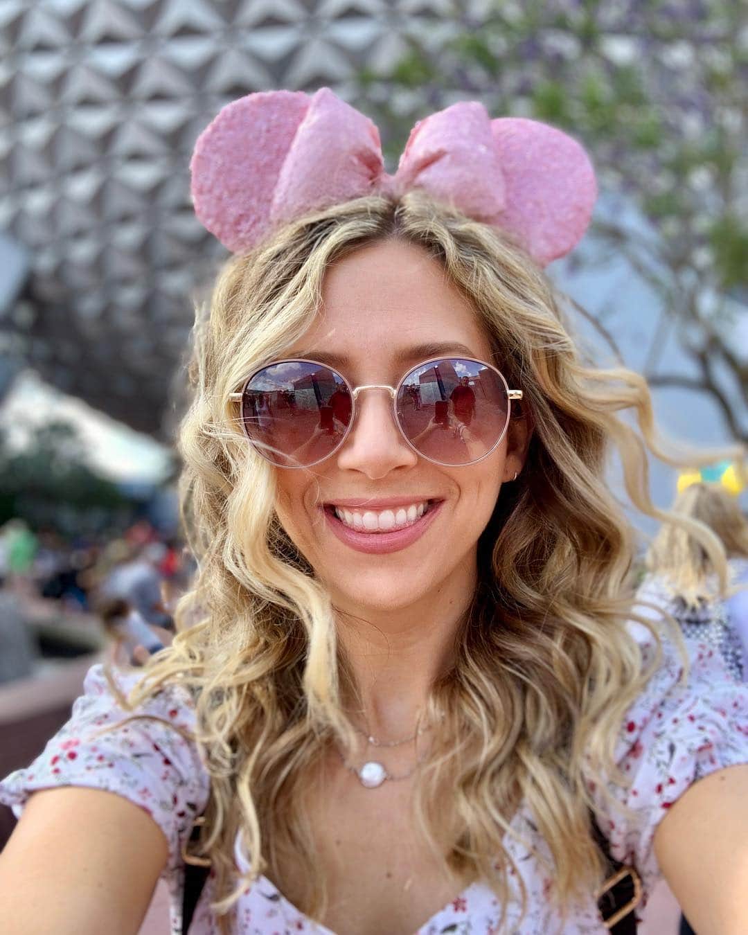 Tracy and Stefanieのインスタグラム：「Literally spun around and snapped this. Epcot is my happy place!! 💗」