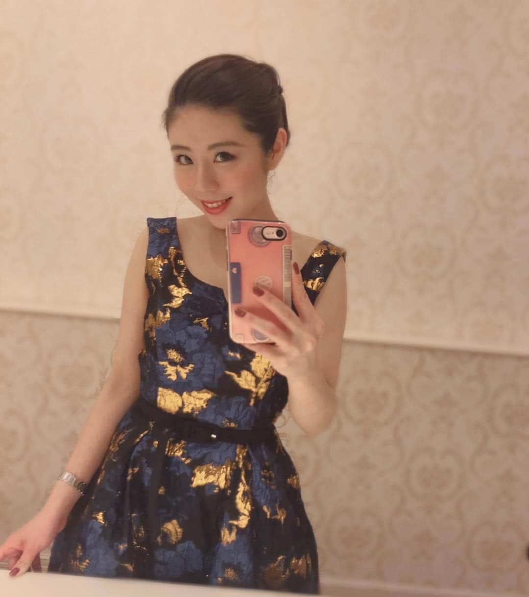 横井美穂さんのインスタグラム写真 - (横井美穂Instagram)「. 平成がついに終わる。 平成に産まれたので この年号が変わる感じが とっても不思議に思います。 とりあえずなんか思ったのは、 今生きている事と親に産んでくれてありがとうと感謝かな！！🙏✨ そしてこれまで出会った色んな人々に 感謝！😊✨ 令和はどんな時代になるのか わくわくだねー🎠🎡✨ #平成 #平成産まれ #平成最後  #さよなら平成 #感謝 #改元 #令和 #平和を願う #幸せな時代になりますように #これからもよろしくね #横井美穂」4月30日 23時53分 - miho__yokoi