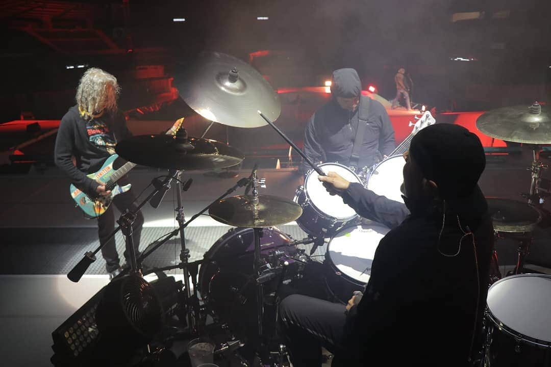 メタリカさんのインスタグラム写真 - (メタリカInstagram)「Rehearsing in Lisbon. #MetInLisbon #WorldWired #Metallica . . 📷's: Brett Murray & Jeff Yeager」4月30日 23時55分 - metallica