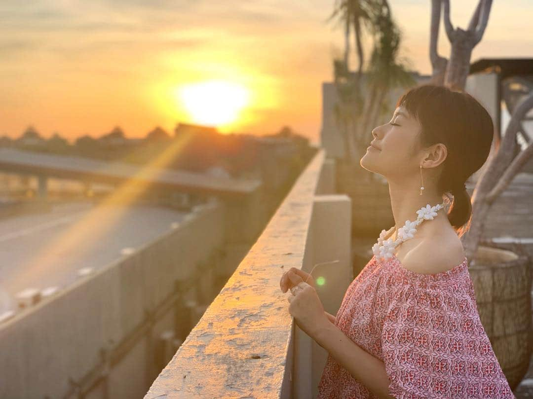 昆夏美さんのインスタグラム写真 - (昆夏美Instagram)「. 平成から令和へ。 皆さまいつもありがとうございます。 お世話になりました。 そして平成という時代、ありがとう。 令和も、どうぞよろしくお願いします♡ . 明日は令和になってから 初のレミゼ🇫🇷 令和1日目に大好きなレミゼに 出演なんて嬉しいなっ♡ 明日もいつもと変わらず エポニーヌとして生きていきます。 . #平成生まれ #やっぱり芽生えるのは #両親への感謝 #生を与えてくれて #ありがとう」4月30日 23時57分 - konnatsumi