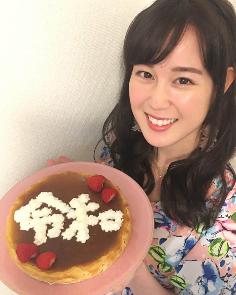 のインスタグラム：「. . . 笑顔溢れる幸せな時代になりますように✨  想いを込めて... チーズケーキを焼きました💕  #令和 #チーズケーキ #東海テレビ #アナウンサー #宮武紗里」