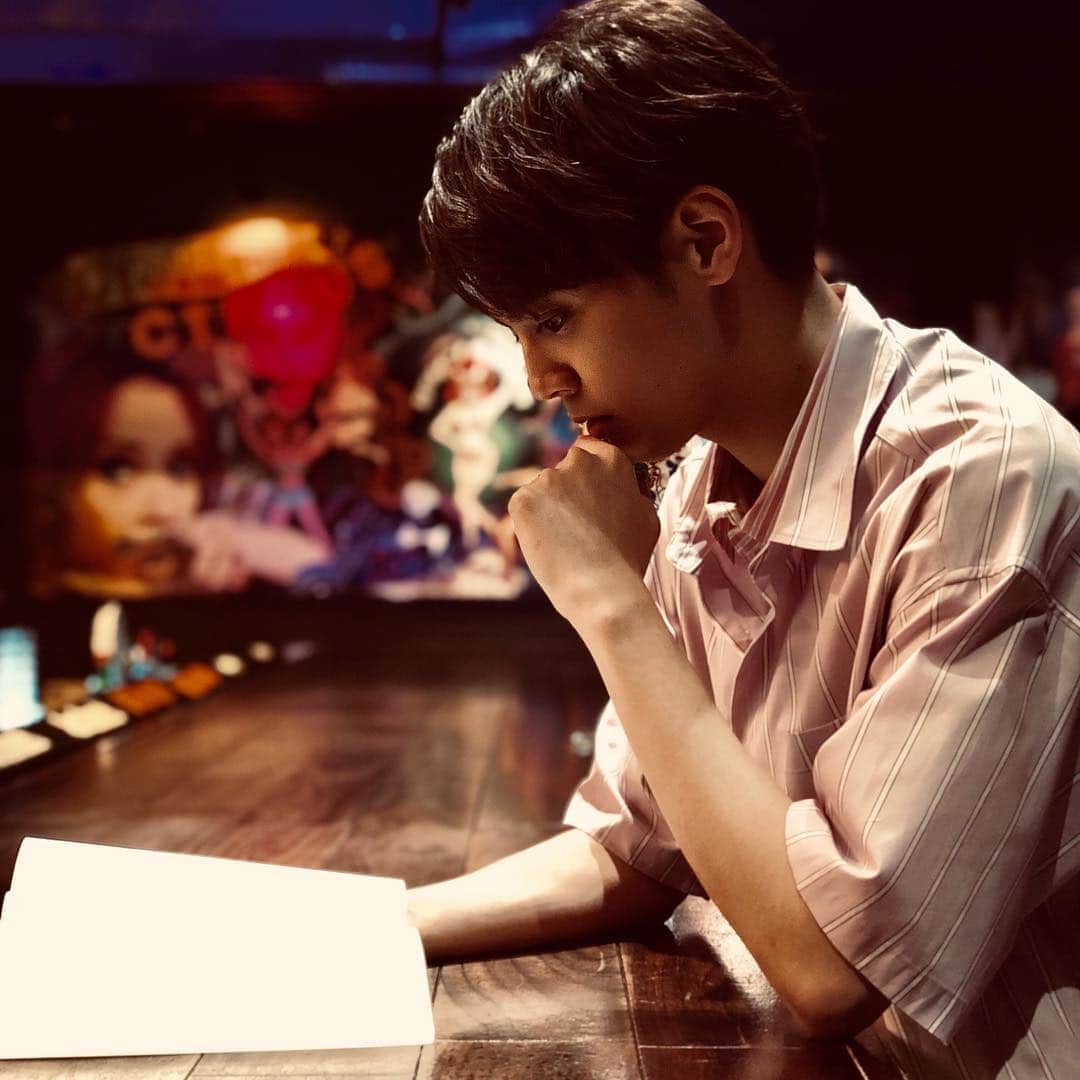 映画『午前0時、キスしに来てよ』のインスタグラム：「こんばんは。 #綾瀬楓 です。﻿ ﻿ 公式Instagram始めました。﻿ 〈@kaede_ayase_official〉﻿ ﻿ ついに #平成 から #令和 へ。﻿ 時代が変わっても、僕は変わらず役者として進化していきたいです。﻿ ﻿ 今日5月1日 正午0時ごろに、会いに来てよ。﻿ 楽しみに待っていてください🤫﻿ ﻿ #午前0時キスしに来てよ﻿ #映画0キス﻿ #0キス﻿ #片寄涼太」