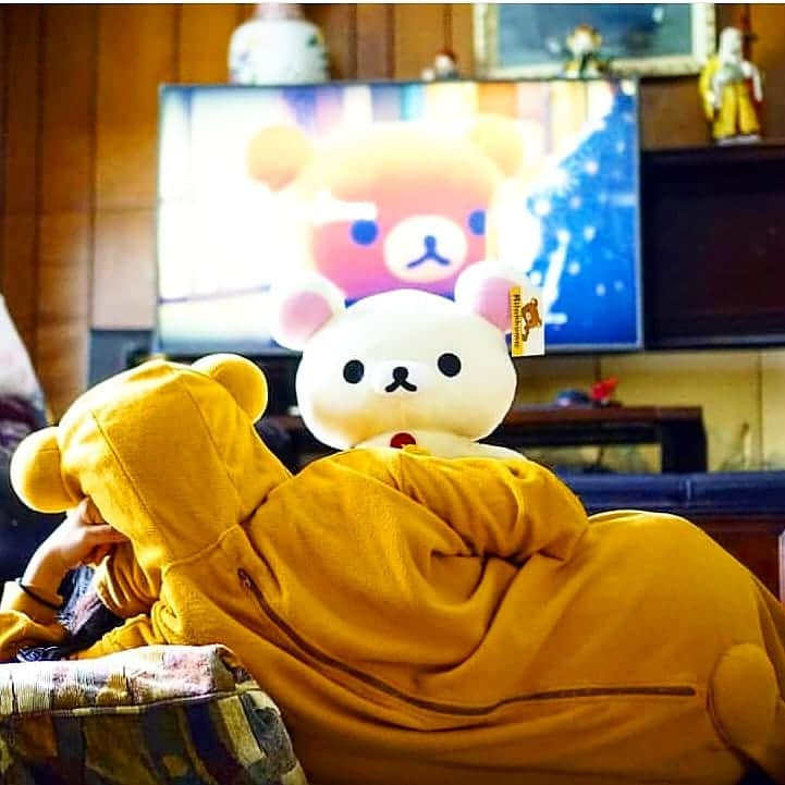 Rilakkuma US（リラックマ）さんのインスタグラム写真 - (Rilakkuma US（リラックマ）Instagram)「Watching "Rilakkuma and Kaoru" on Netflix in comfort can be just the relaxing break you need! Here is @littledragonmin in her Rilakkuma kigurumi onesie checking out the show! "Rilakkuma and Kaoru" is now live worldwide on Netflix! . . . #rilakkumaus #rilakkuma #sanx #netflix #RilakkumaandKaoru #kawaii #kigu #リラックマ #サンエックス #ネットフリックス #リラックマとカオルさん」5月1日 0時01分 - rilakkumaus