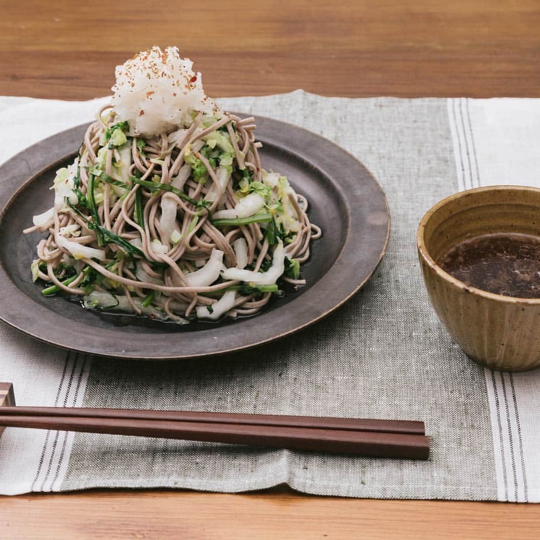 ACEのインスタグラム：「#平成 最後の #ご飯 は #そば ！ #写真 は食事途中で撮った関係で御粗末なできだったので、#pakutaso から拝借。 私が #モデル として写ってる写真もあるので、ACEで検索してぜひご利用を(?)」