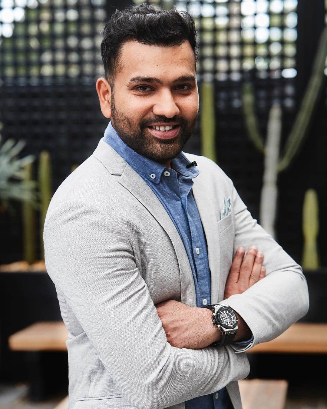 のインスタグラム：「Happy birthday to our friend of the brand, cricket champion @rohitsharma45! #HublotLovesCricket」
