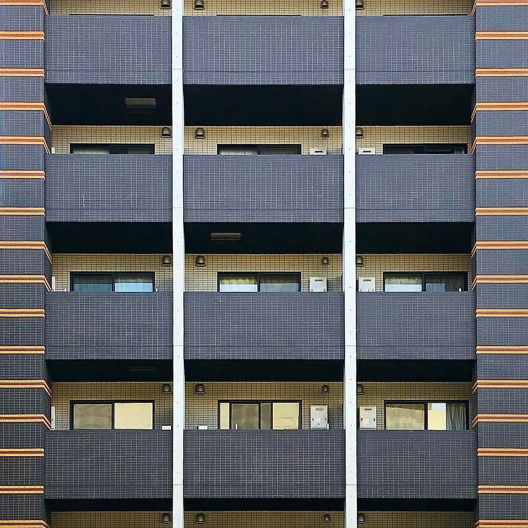 tsuno2noのインスタグラム：「1.May.2019 dips神楽坂🐅 . #ザ壁部 #小窓部 #igersjp #instagram #こんななの #minimalint #9minimal7 #ic_minimal #arkiminimal #rsa_minimal #minimalzine #indies_gram #tv_simplicity #jj_minimalart #arte_minimal #タグキング👑 #minimalmood #soulminimalist #indies_minimal #ink361_minimal #minimal_greece #instagramjapan #ig_minimalshots #unlimitedminimal #paradiseofminimal #minimalexperience #minimal_perfection #jj_doorsandwindows #ihaveathingforminimal .」