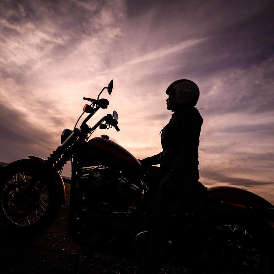Harley-Davidson Japanさんのインスタグラム写真 - (Harley-Davidson JapanInstagram)「どんな時代にしようか。#ハーレー #harley #ハーレーダビッドソン #harleydavidson #バイク #bike #オートバイ #motorcycle #ストリートボブ #streetbob #fxbb #ソフテイル #softail #空 #sky #希望 #hope #夢 #dream #令和 #reiwa #newera #2019 #自由 #freedom」5月1日 0時15分 - harleydavidsonjapan