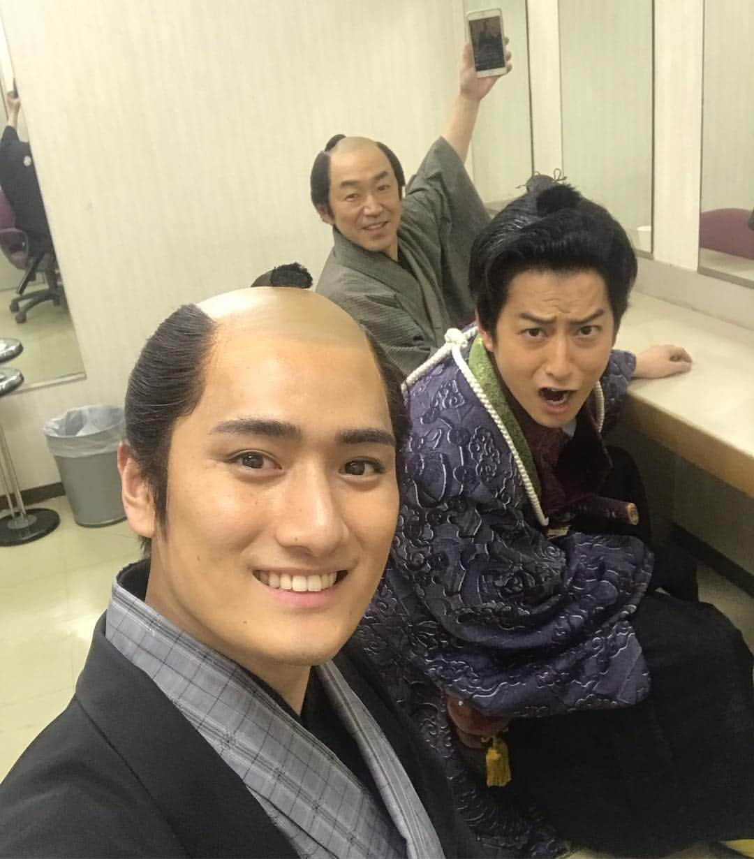 中村隼人さんのインスタグラム写真 - (中村隼人Instagram)「令和になりましたね✨ 大富豪同心メンバーは、最終話の撮影をしています😄👌笑 #大富豪同心 #小沢仁志 #村田雄浩 #石井正則 #柳下大 #石黒英雄 #中村隼人 #まだまだ撮影」5月1日 0時29分 - 1130_nakamurahayato