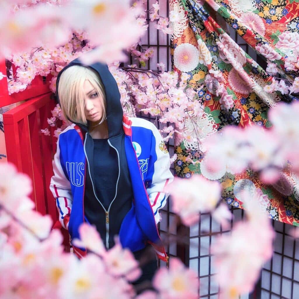 チアコマさんのインスタグラム写真 - (チアコマInstagram)「. . #yuriocosplay . . #桜 #ユーリオンアイス #yurionice #yuriplisetsky #ユーリプリセツキー #anime #男装 #cosplay #cosplayer #コスプレ」5月1日 0時29分 - chiakoma_cosplay