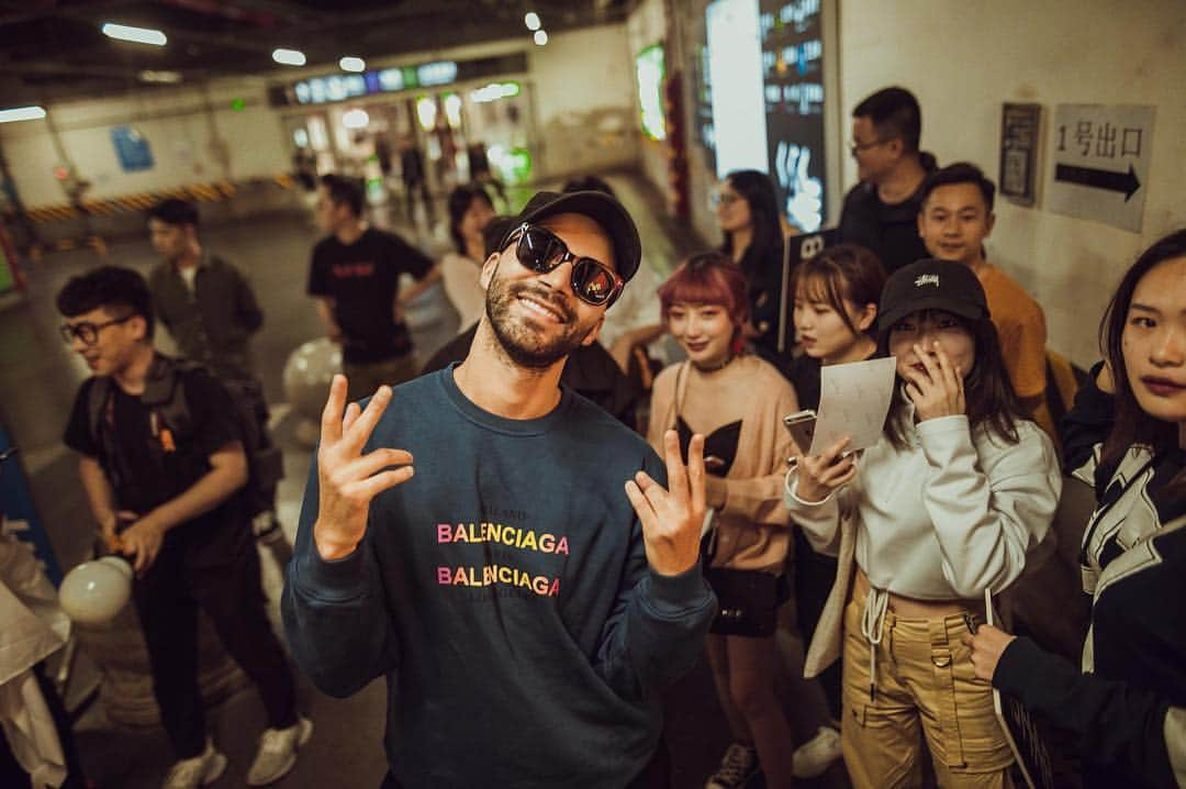 R3habさんのインスタグラム写真 - (R3habInstagram)「Show number 4 of 8 on the China tour! tonight Guiyang 🇨🇳🇨🇳」5月1日 0時28分 - r3hab