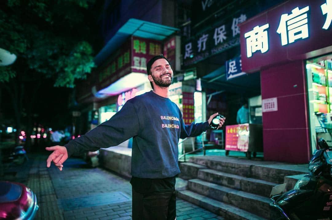 R3habさんのインスタグラム写真 - (R3habInstagram)「Show number 4 of 8 on the China tour! tonight Guiyang 🇨🇳🇨🇳」5月1日 0時28分 - r3hab