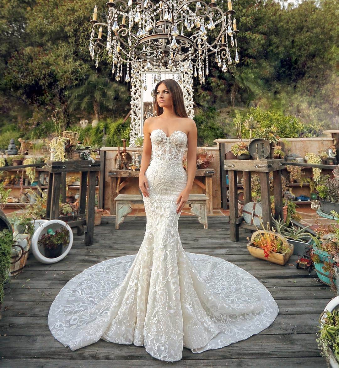 Wedding Lifeのインスタグラム：「Slay all day!❤️ ”NIKITA” by @enzoani Tag a bride who would love this gown •  @enzoani @enzoani  @enzoani」