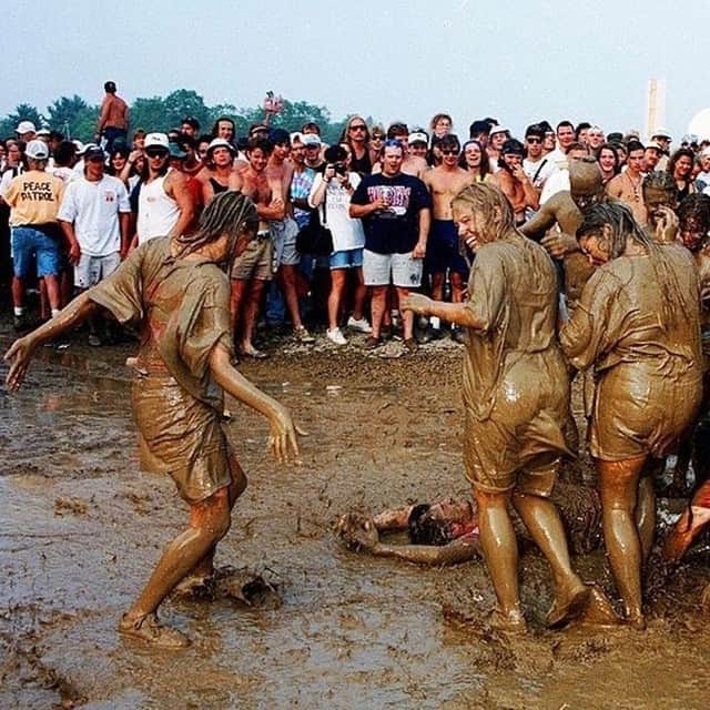 VICEさんのインスタグラム写真 - (VICEInstagram)「After its biggest investor said the festival was canceled, Woodstock's organizers are insisting the show will go on. ☮️ Get everything you need to know about the messiest festival that may or may not come to pass, at the link in our bio.」5月1日 0時34分 - vice