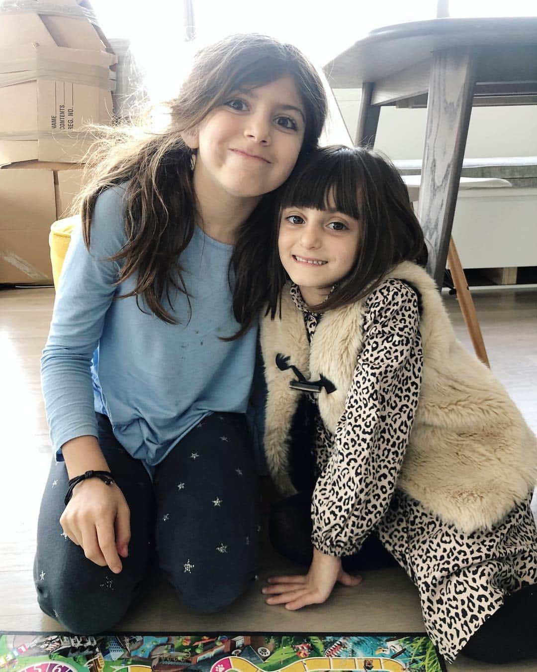 Ilana Wilesさんのインスタグラム写真 - (Ilana WilesInstagram)「One of the best parts of having a 9yo and a 6yo is that we can finally play a real board game altogether. Mazzy and Harlow’s favorite game is Life, although I think we have yet to complete an entire game. Every time we play, they both choose to use the blue pegs and say, “I will be a girl but a blue girl.” And then Mazzy almost always opts to marry her pet instead of a person. Bringing up daughters is way different than when I was a kid. And I mean that in the best way. #thebigkidyears #lifewithdaughters #mazzyandharlow」5月1日 0時42分 - mommyshorts