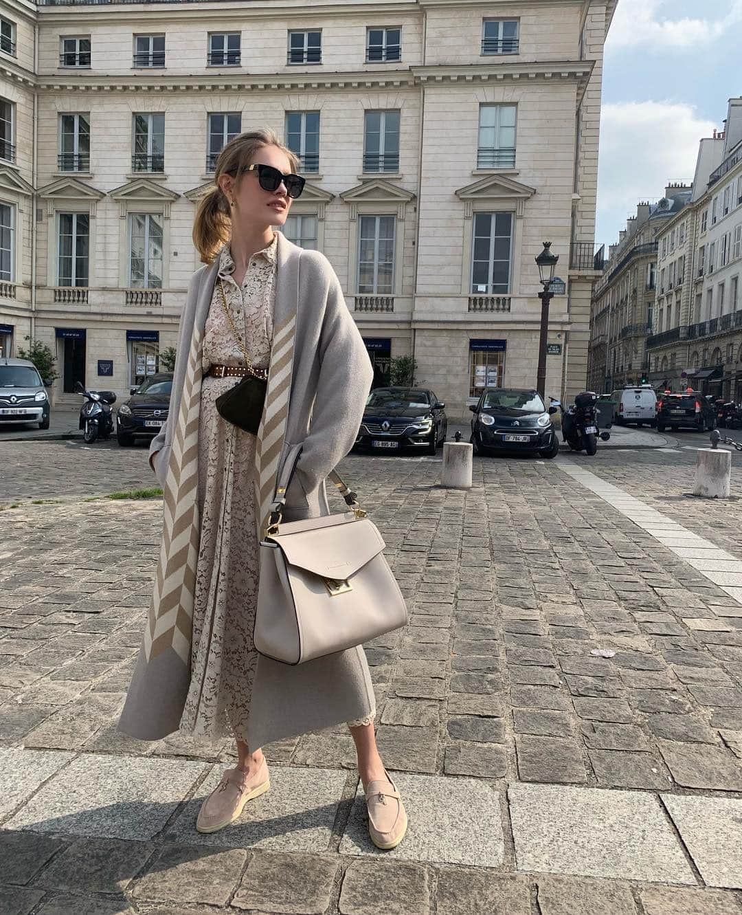 ナタリア・ヴォディアノヴァさんのインスタグラム写真 - (ナタリア・ヴォディアノヴァInstagram)「Paris je t’aime 🥰🇫🇷🧥👡👜 Игра в Классики 🤗😀💁‍♀️」5月1日 0時45分 - natasupernova