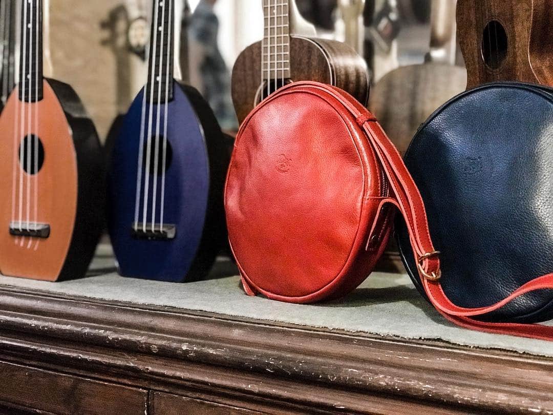 イルビゾンテのインスタグラム：「Let’s celebrate music today, an art which is dear to Il Bisonte! ☆ #ILBISONTE」
