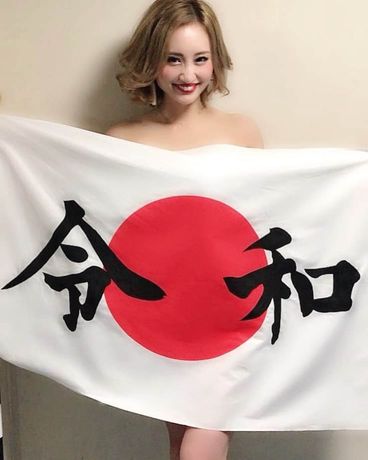 のインスタグラム：「令和㊗️💓 eletokyoで踊ってるよん👯‍♀️ . #eletokyo #eledolls #dancer #ちゃんと着てます」