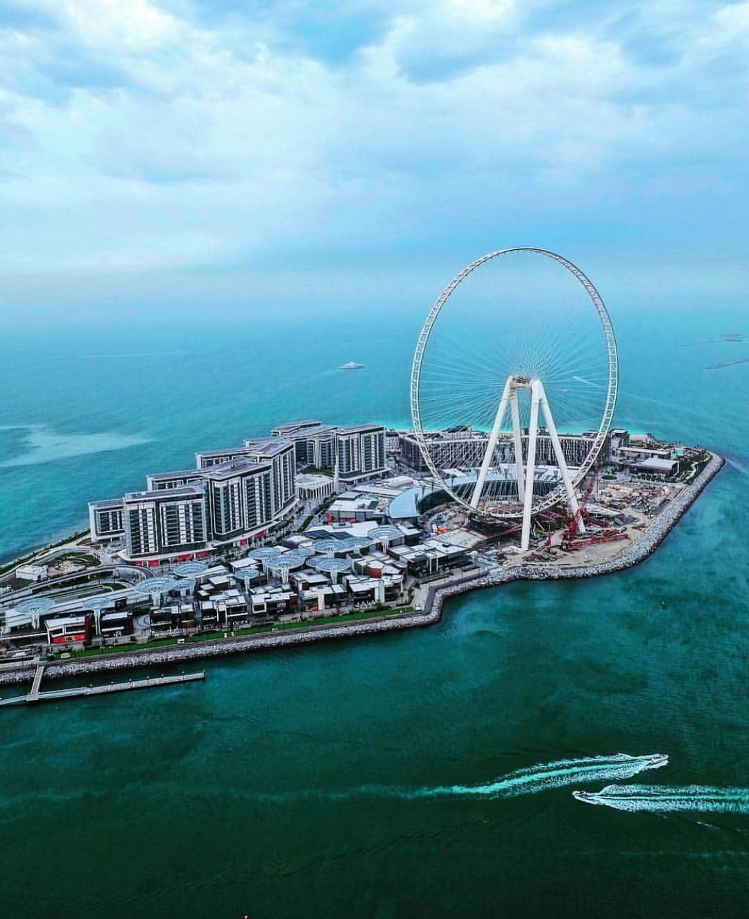 ドバイのインスタグラム：「Bluewaters Island & Ain Dubai 🎡 📷:@iamdocgelo」