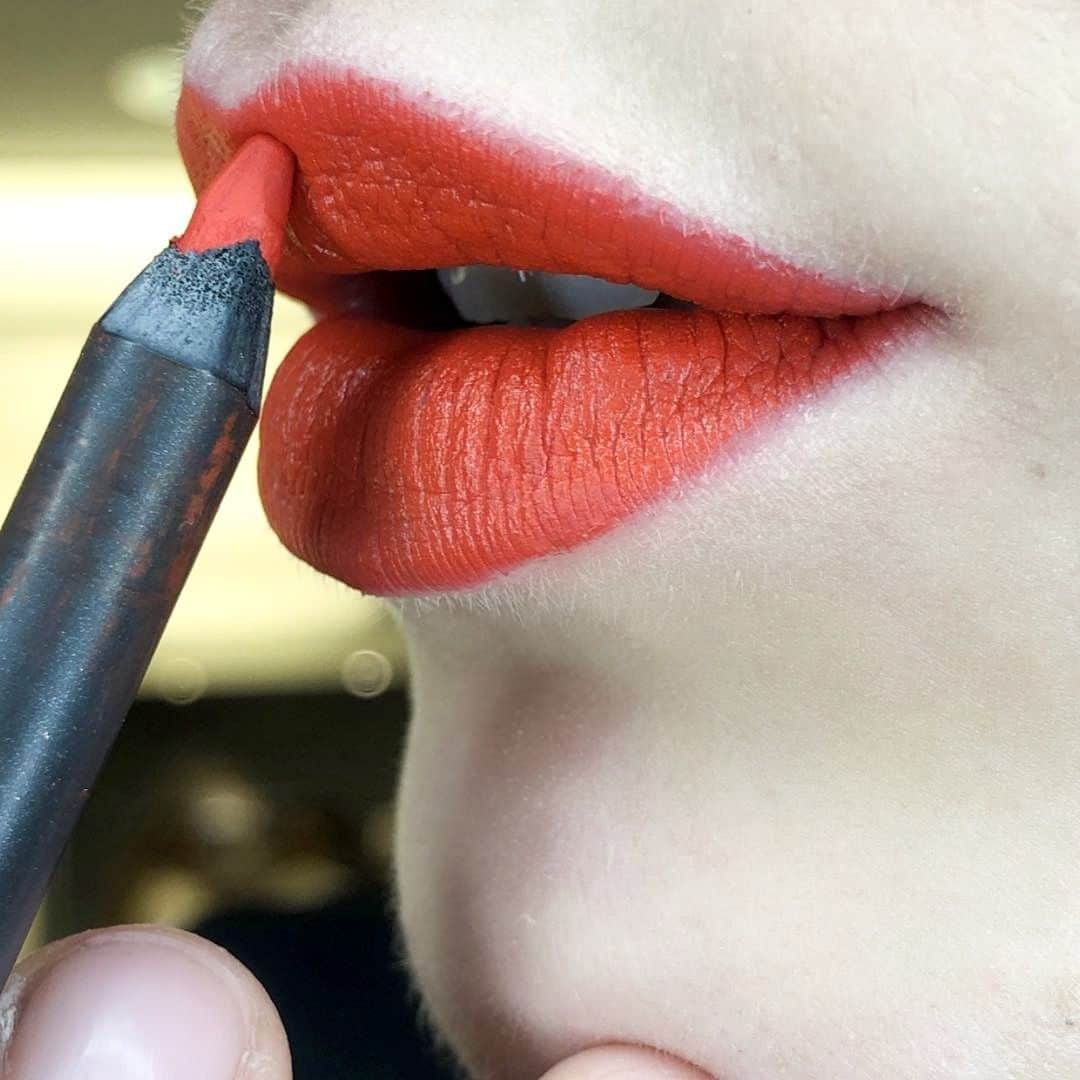 M•A•C Cosmetics Franceさんのインスタグラム写真 - (M•A•C Cosmetics FranceInstagram)「M·A·C - SO CHAUD #MEETYOURMATTE 💄 Vous avez envie d'un rouge à lèvres rouge orangé ? Notre makeup artist @aurelymakeup a appliqué le rouge à lèvres teinte "So Chaud", un rouge à lèvres mat intense et longue tenue 😉 Vous aimez la teinte ? 😘  Crédit photo : @aurelymakeup #maccosmetics #maccosmeticsfrance #macmeetyourmatte #meetyourmatte  #maclipsticks #macsochaud」5月1日 1時00分 - maccosmeticsfrance