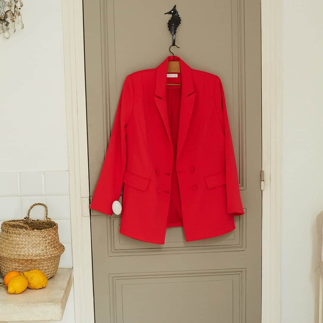 クーカイのインスタグラム：「Cérémonie, soirée ou brunch en terrasse… Notre Blazer Valentine se porte en toute circonstance ! . . . #kookaiette #fashion #outfit #lifestyle #blazer」