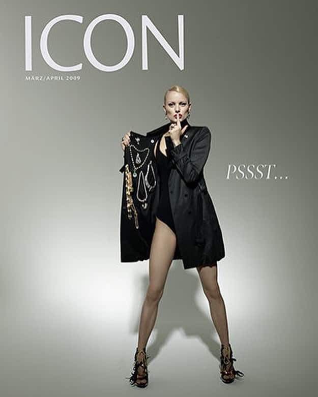 フランツィスカ・クヌッペさんのインスタグラム写真 - (フランツィスカ・クヌッペInstagram)「Pssst.... this is a flashback for Icon Magazine @iconistbyicon @welt ❤️💋✨💥 Photo by @joachimbaldauf  #flashback #icon #iconistbyicon」5月1日 1時07分 - franziskaknuppe