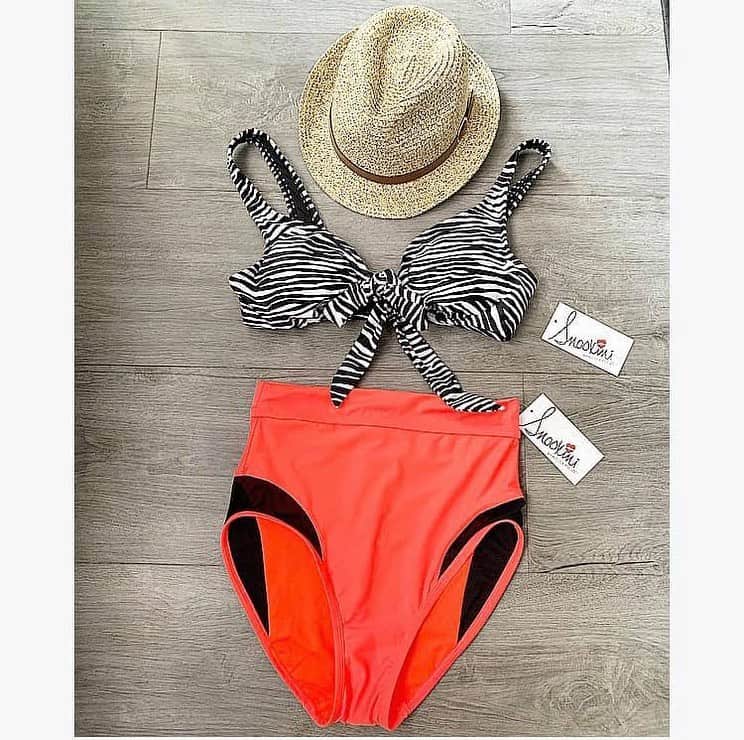 ニコール・ ポリッツィのインスタグラム：「SNOOKINI 🖤 Just added 3 more styles to the store! Link in bio mawmas 🔥  Available in store & online! Follow @thesnookishop for all my updates! 🙏🏽 ‼️30% off bottoms when you purchase a top: BOGO30 ‼️」