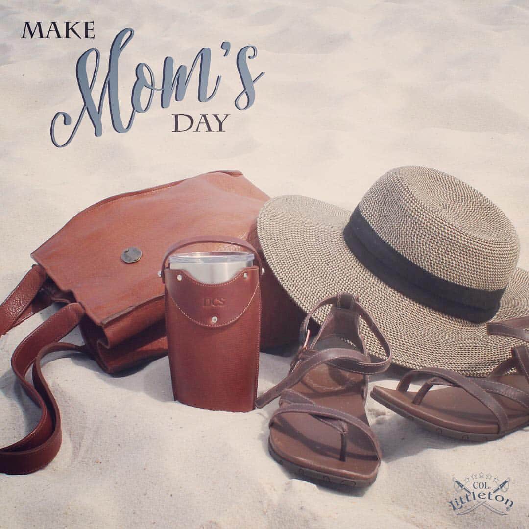のインスタグラム：「Moms carry memories in their hearts…give her a tote to carry everything else. Make Mom’s Day with Col. Littleton. . . Shop Now link in bio. . . #MothersDay #MomsDay #GiftsForHer #LeatherTote #Leather #Leathergoods #Handmade #Handcrafted #MyColStyle #ColLittleton #Tennessee #MadeInUSA #madeinamerica #americanmade」