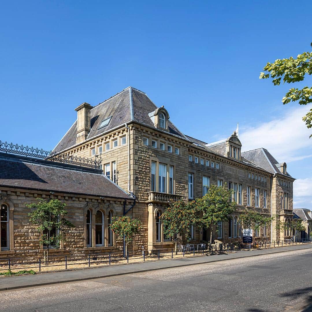 Johnstonsさんのインスタグラム写真 - (JohnstonsInstagram)「Located in the beautiful Scottish Borders, on the banks of the river Teviot, stands our Hawick mill. In the 1980s we opened our knitwear factory in Hawick, the heart of Scottish knitwear, with a staff of 8. 40 years later we are the largest independent employer in the town, with a staff of approximately 300.」5月1日 1時25分 - johnstonsofelgin