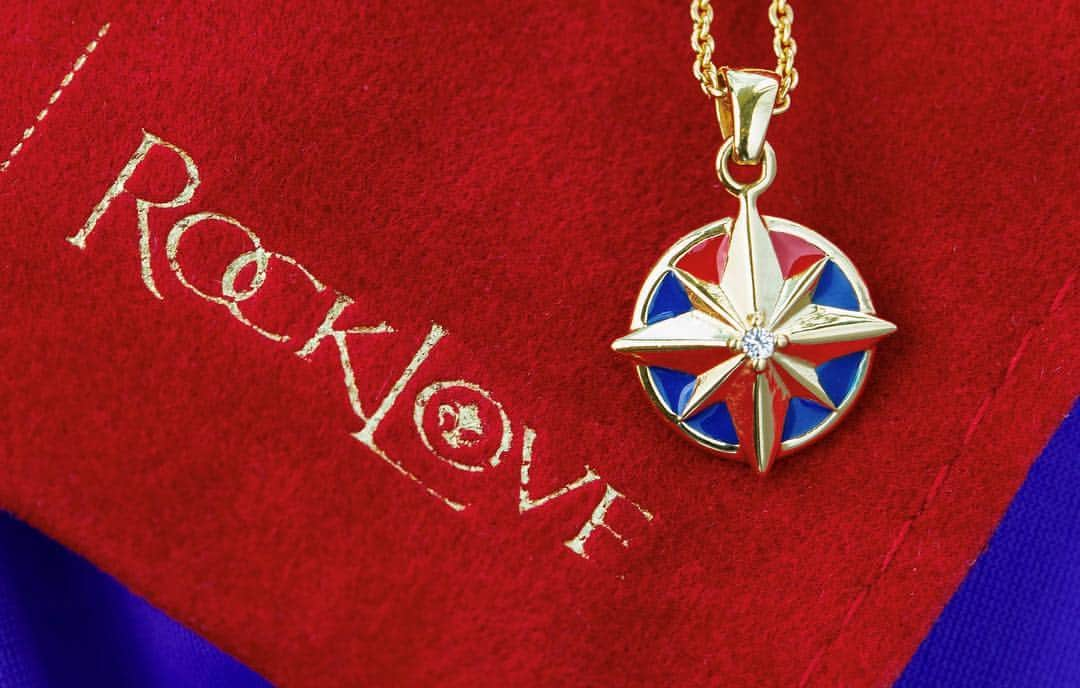 Marvel Entertainmentさんのインスタグラム写真 - (Marvel EntertainmentInstagram)「@rocklovejewelry pays tribute to our favorite Air Force pilot, Carol Danvers, with an all-new collection featuring #CaptainMarvel’s Hala Star as a 90’s style charm necklace, mini hoop earrings, choker, and ring. Get them now exclusively at www.rocklove.com!」5月1日 1時43分 - marvel