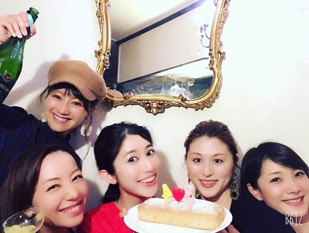 福島和可菜さんのインスタグラム写真 - (福島和可菜Instagram)「平成最後の夜は、このメンバーで😆  相棒のみゆきちゃんが、個性豊かな女子達（笑）を集めて結成した、✨妹会✨ 大人になって、こんなに居心地の良い仲間が出来るなんて…🥰最高に楽し過ぎた🎉 令和もよろしくお願いします㊗️ #女子会 #妹会 #令和 #仲間 #最高 #私の周りには #ステキ女子しかいない #可愛いし #性格もいい #私がメンズだったら #100パーセント #告ってるわ #笑 #❤ #ありがとう #乾杯 #beer #🍺 #銀座 #伊織 #ママありがとう」5月1日 1時52分 - fukushimawakana