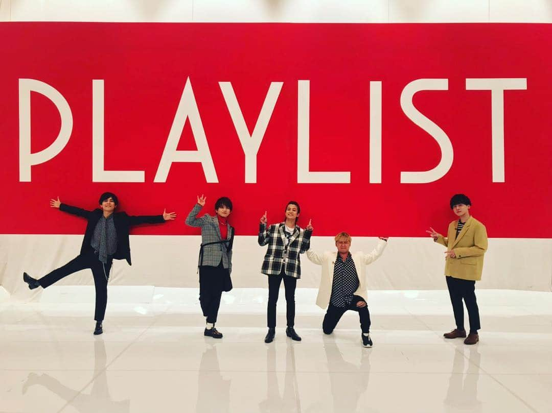 大野雄大さんのインスタグラム写真 - (大野雄大Instagram)「PLAYLIST始まりました！！^ ^  令和初のテレビ出演です😁✨ 令和も一つ宜しくお願い致します！！！ #令和 #da_ice #fmfmo_0424 #playlist  #パネル重かったぁ」5月1日 2時03分 - da_ice_udai