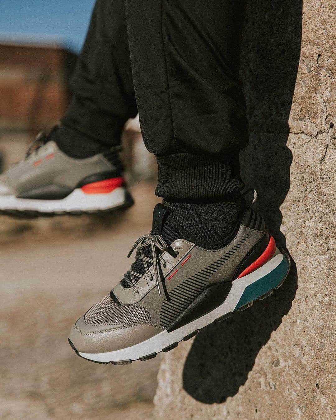 FOOTASYLUMさんのインスタグラム写真 - (FOOTASYLUMInstagram)「From the '80s archives. The @puma RS-0 Tracks in Grey/Black. Grab your pair now. - - - #WeAreFootasylum #footasylum #puma」5月1日 2時07分 - footasylum