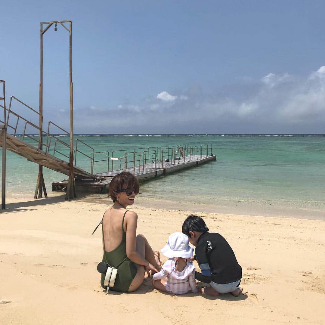 渡邊智子さんのインスタグラム写真 - (渡邊智子Instagram)「. . 沖縄ビーチ✌🏼☀️🏖」5月1日 11時42分 - _tomomon
