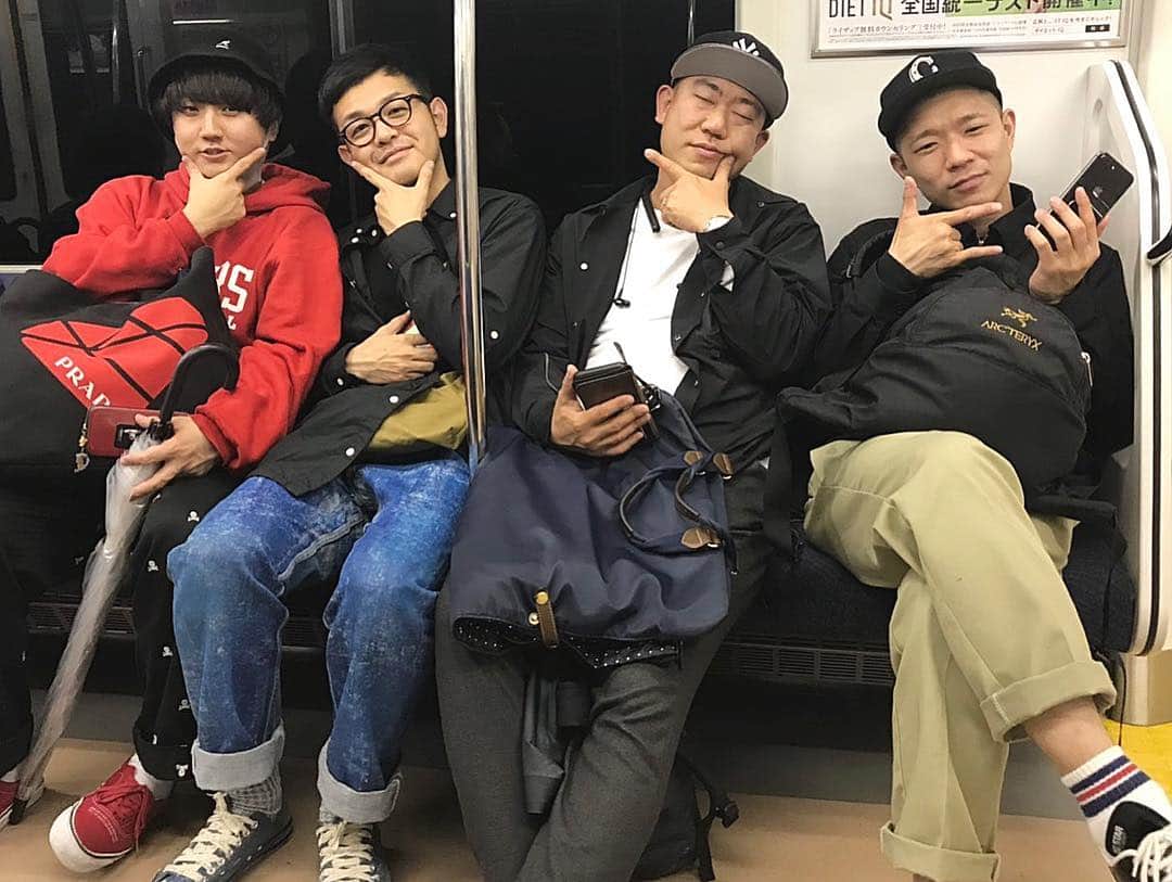 高見雄登さんのインスタグラム写真 - (高見雄登Instagram)「ヒガチキ-東京-ありがとうございました！ #ヒガチキ#ヒガシ逢ウサカ #コロコロチキチキペッパーズ はじめての幕張めちゃくちゃ楽しかったです。 帰りの電車まで楽しかったです。 #おじいちゃんは#もう眠たい いとうひでみ @itohidemi さんも遊びにきてくれました！ そして、おみやげにぼくらのイラストまで描いてきてくれました！ めちゃくちゃうれしい。 #いとうひでみ  さん ご来場いただいたみなさん本当にありがとうございました！ 次はヒガチキは明日です！明日！？ チケットの取り置き、まだ受け付けていますのでどしどしご連絡ください！」5月1日 11時42分 - yutotakami