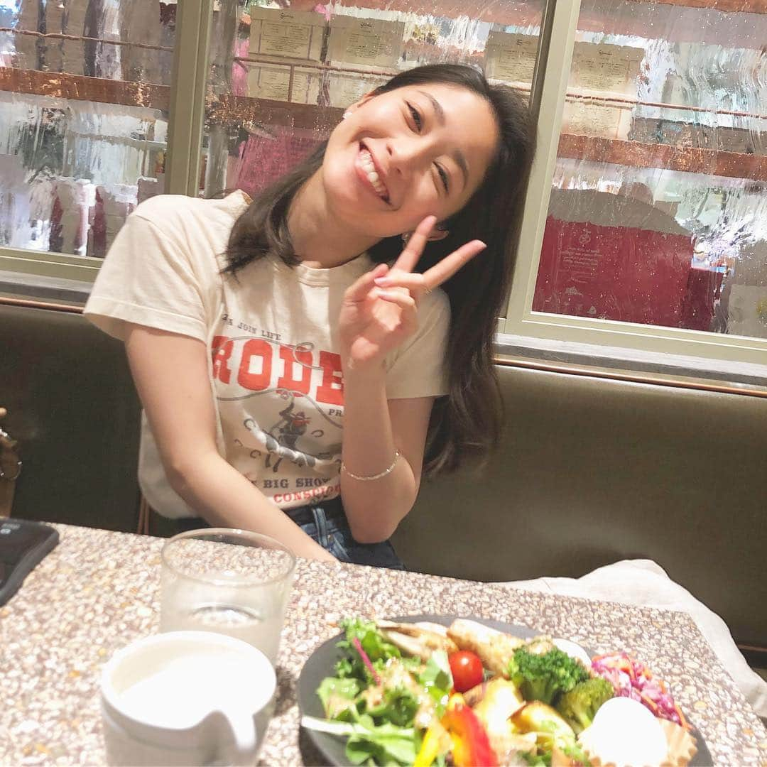 熊谷江里子さんのインスタグラム写真 - (熊谷江里子Instagram)「令和もよろしくお願いします☺︎ ・ ・ 令和初日の投稿は完全に素が出ちゃった写真で📸 #令和」5月1日 11時44分 - eriko___kumagai