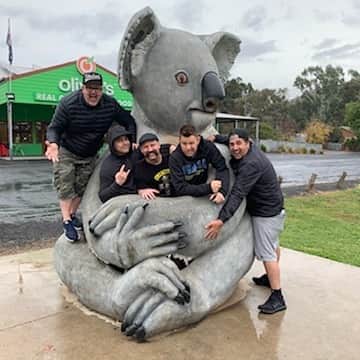 Zebraheadさんのインスタグラム写真 - (ZebraheadInstagram)「It was the koala's turn to cuddle us this time! We're headed to Melbourne to play @thebendigo with @deathbystereoband . We play there tonight and Friday night also! #Zebrahead #mfzb #braininvaders #koala」5月1日 11時52分 - zebraheadofficial