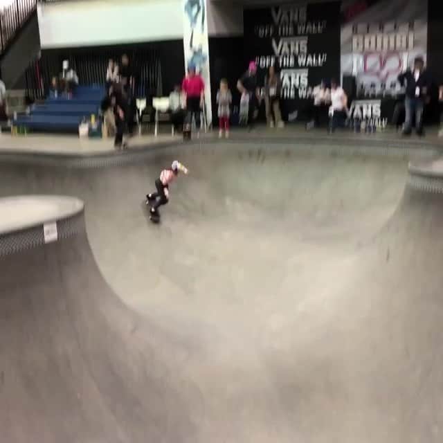 のインスタグラム：「That front feeble FTW. Watch out for more awesome stuff from @yndiaraasp! 🔥 #skateboarding #skate #california #redbull #givesyouwings」