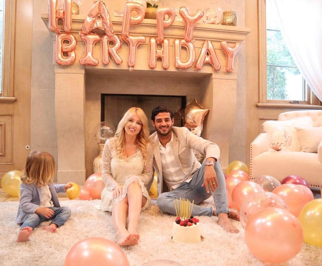 カルロス・ベラのインスタグラム：「Feliz cumpleaños amorcito 🎉🎉 hoy y siempre te deseo lo mejor ❤️」